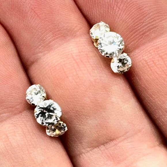 14K Yellow Gold Womens Earrings Cubic Zirconia Studs Pierced - Picture 1 of 3